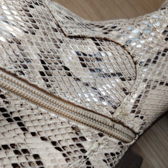 SO brand women's 8.5 medium ankle boots faux snake skin - Picture 5 of 5